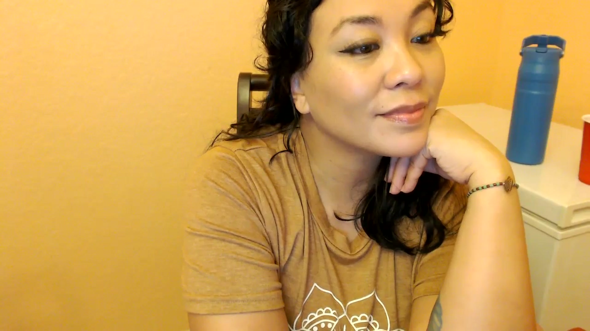 Gallery image thumbnail from MickaylaMinx's myfreecams stream on, 01/03/2025, 22:16 image 2 of 20