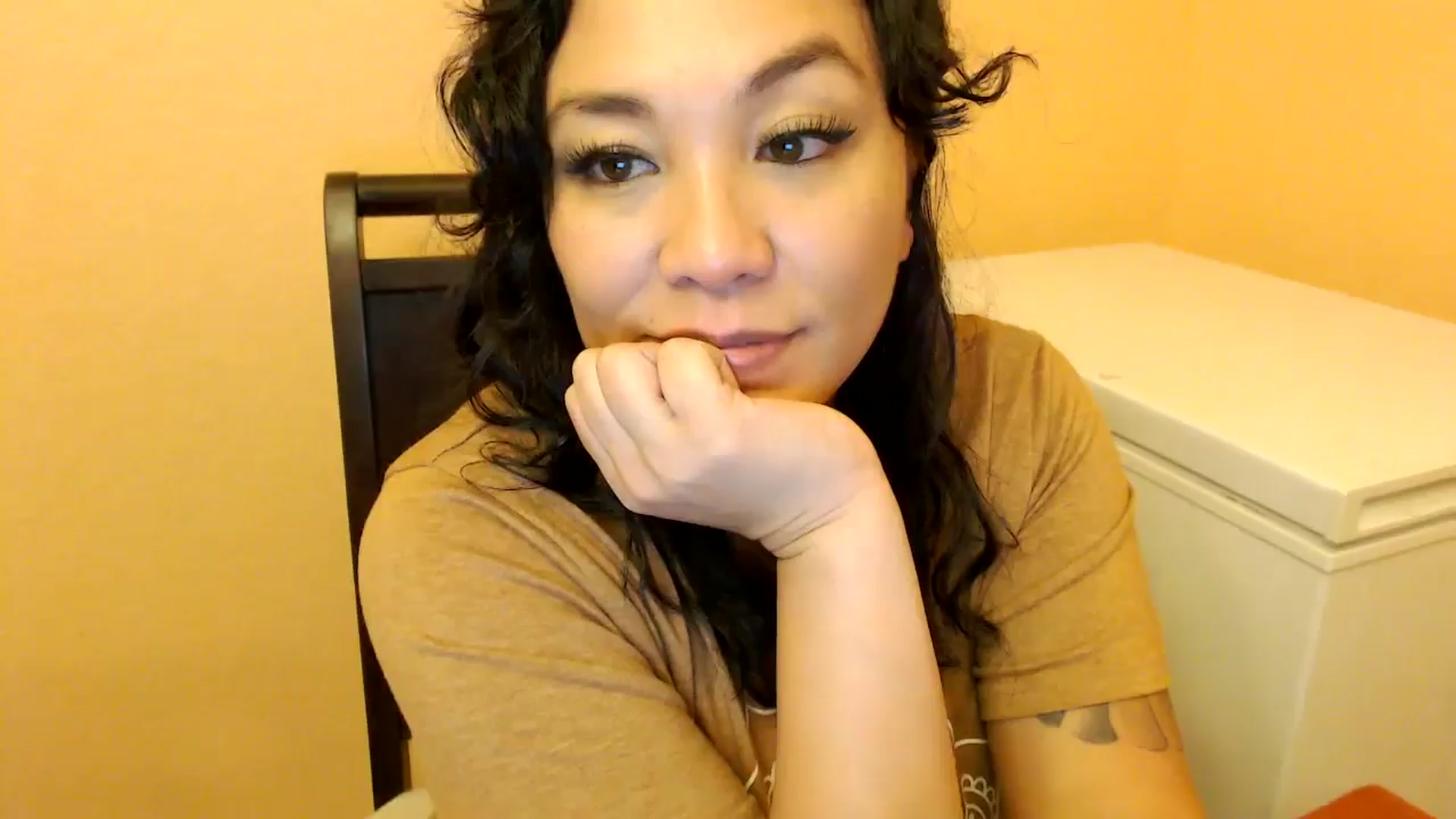 Gallery image thumbnail from MickaylaMinx's myfreecams stream on, 01/04/2025, 24:31 image 7 of 20