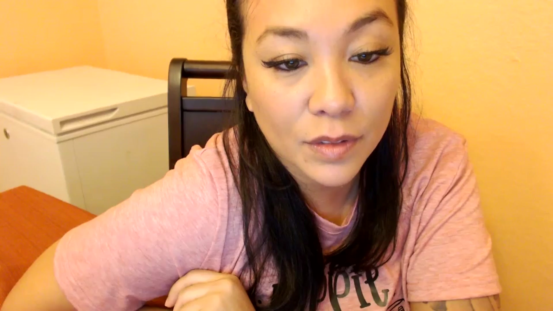 Gallery image thumbnail from MickaylaMinx's myfreecams stream on, 01/06/2025, 21:21 image 4 of 20