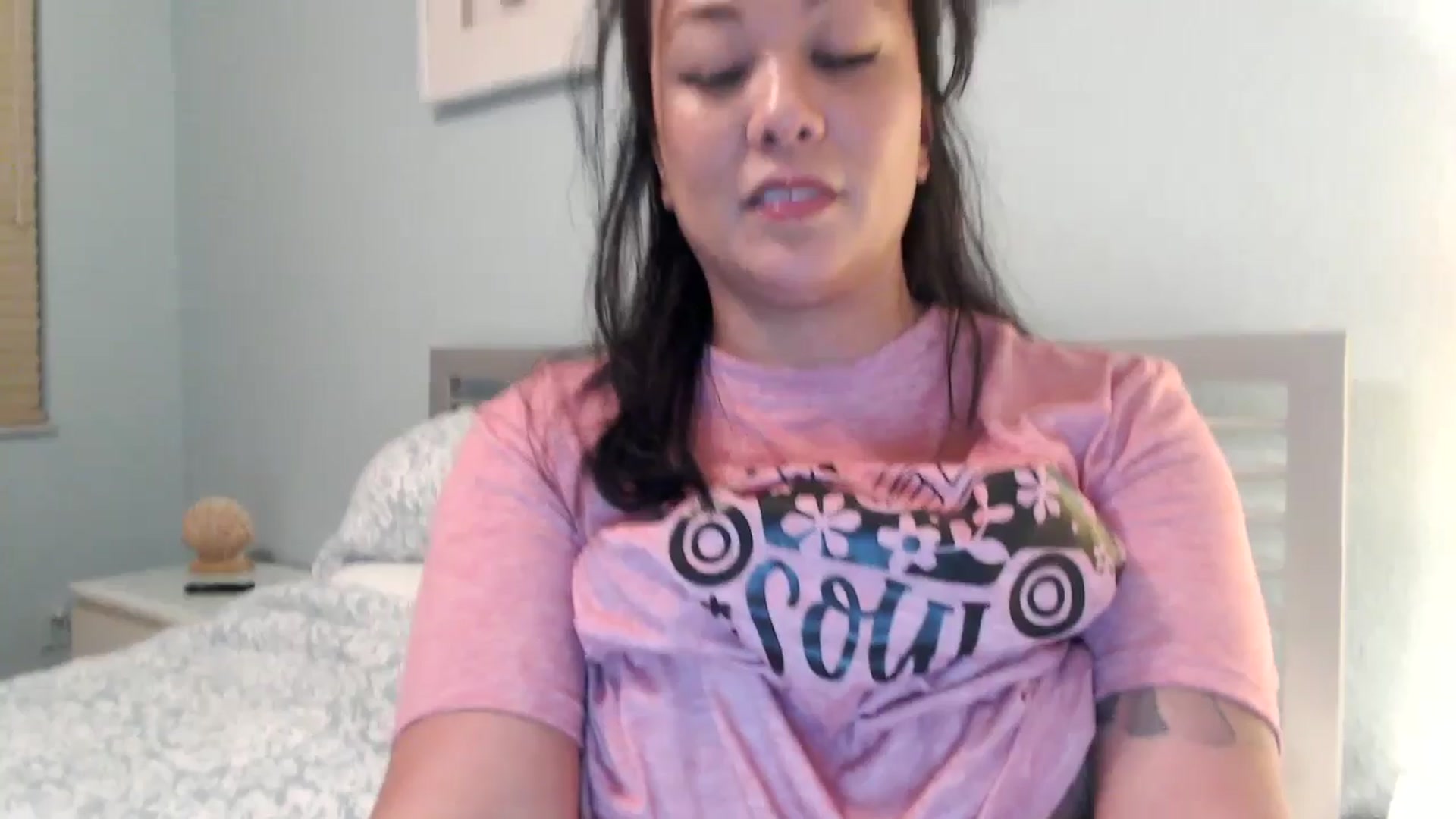 Gallery image thumbnail from MickaylaMinx's myfreecams stream on, 01/06/2025, 23:37 image 8 of 20