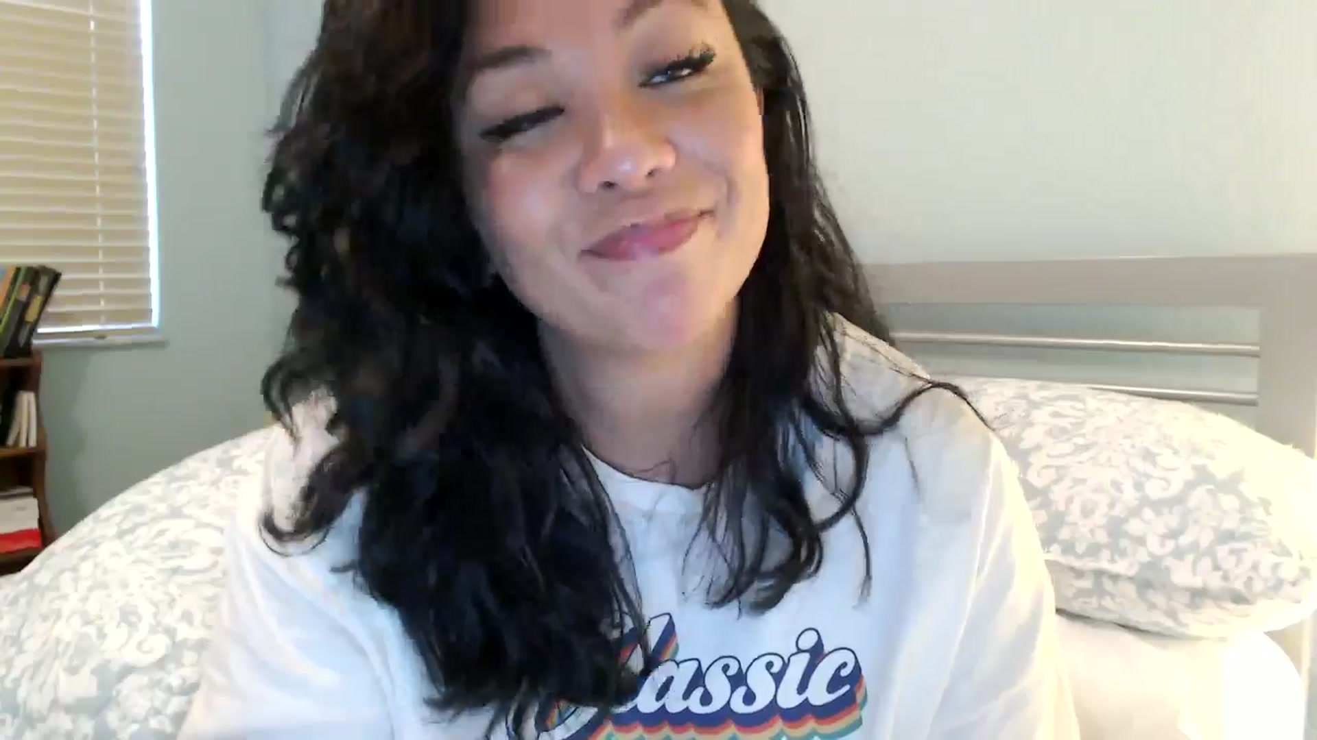 Gallery image thumbnail from MickaylaMinx's myfreecams stream on, 01/10/2025, 21:17 image 16 of 20