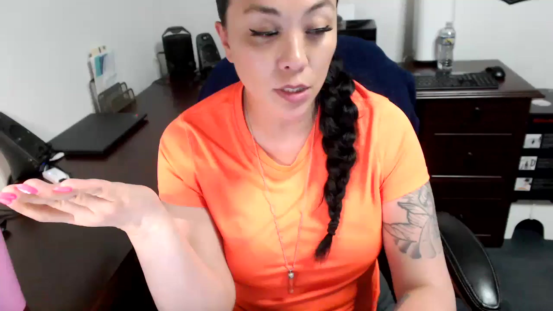 Gallery image thumbnail from MickaylaMoon's myfreecams stream on, 05/06/2024, 19:22 image 1 of 20
