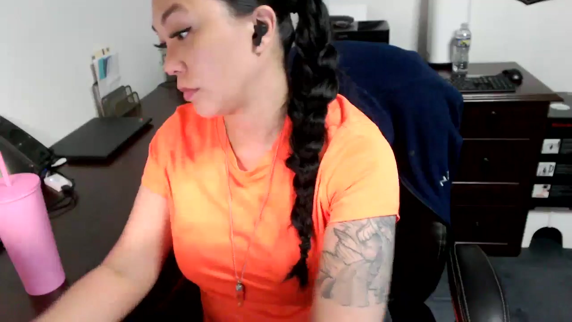 Gallery image thumbnail from MickaylaMoon's myfreecams stream on, 05/06/2024, 19:22 image 13 of 20
