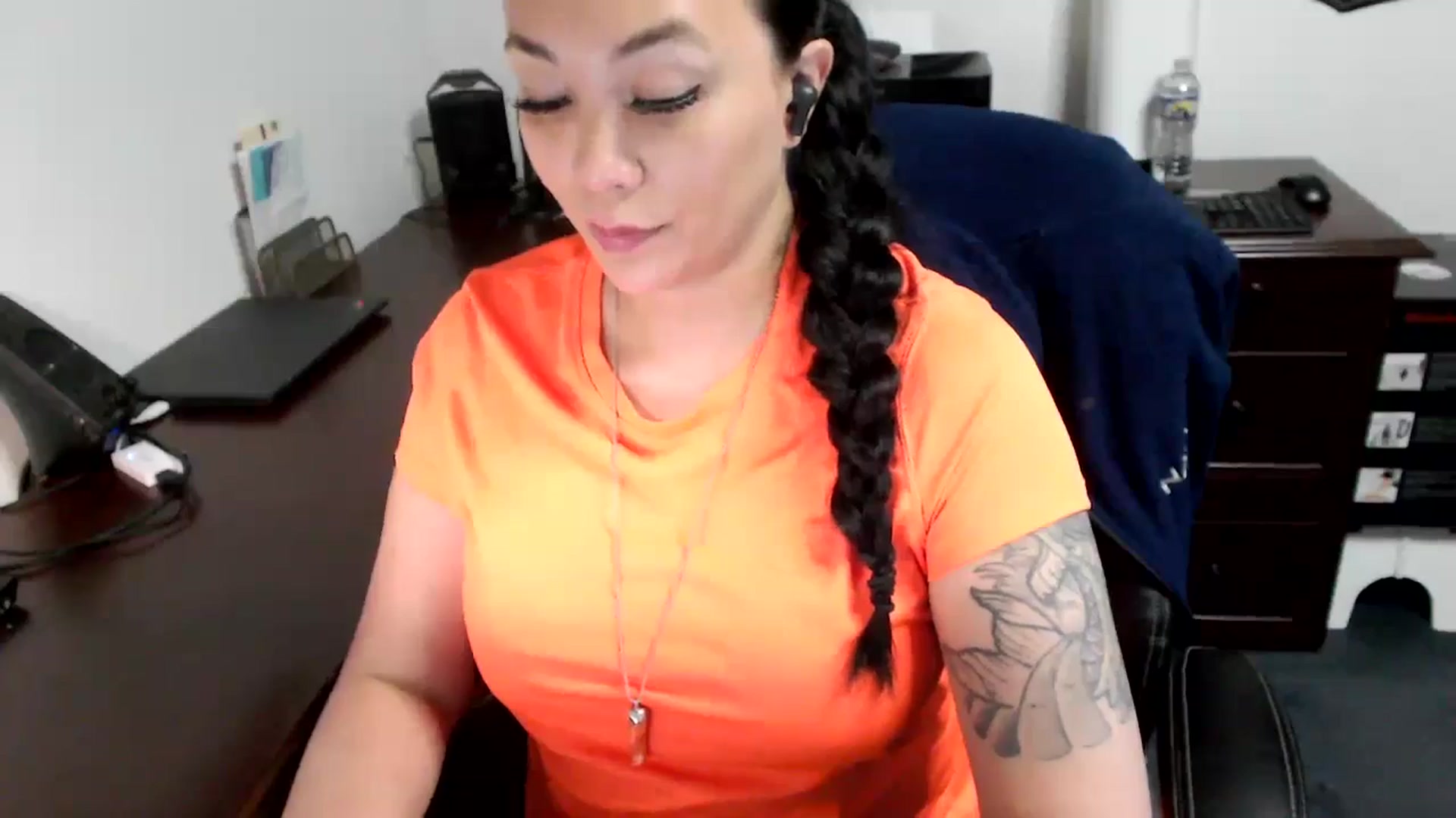 Gallery image thumbnail from MickaylaMoon's myfreecams stream on, 05/06/2024, 19:22 image 19 of 20