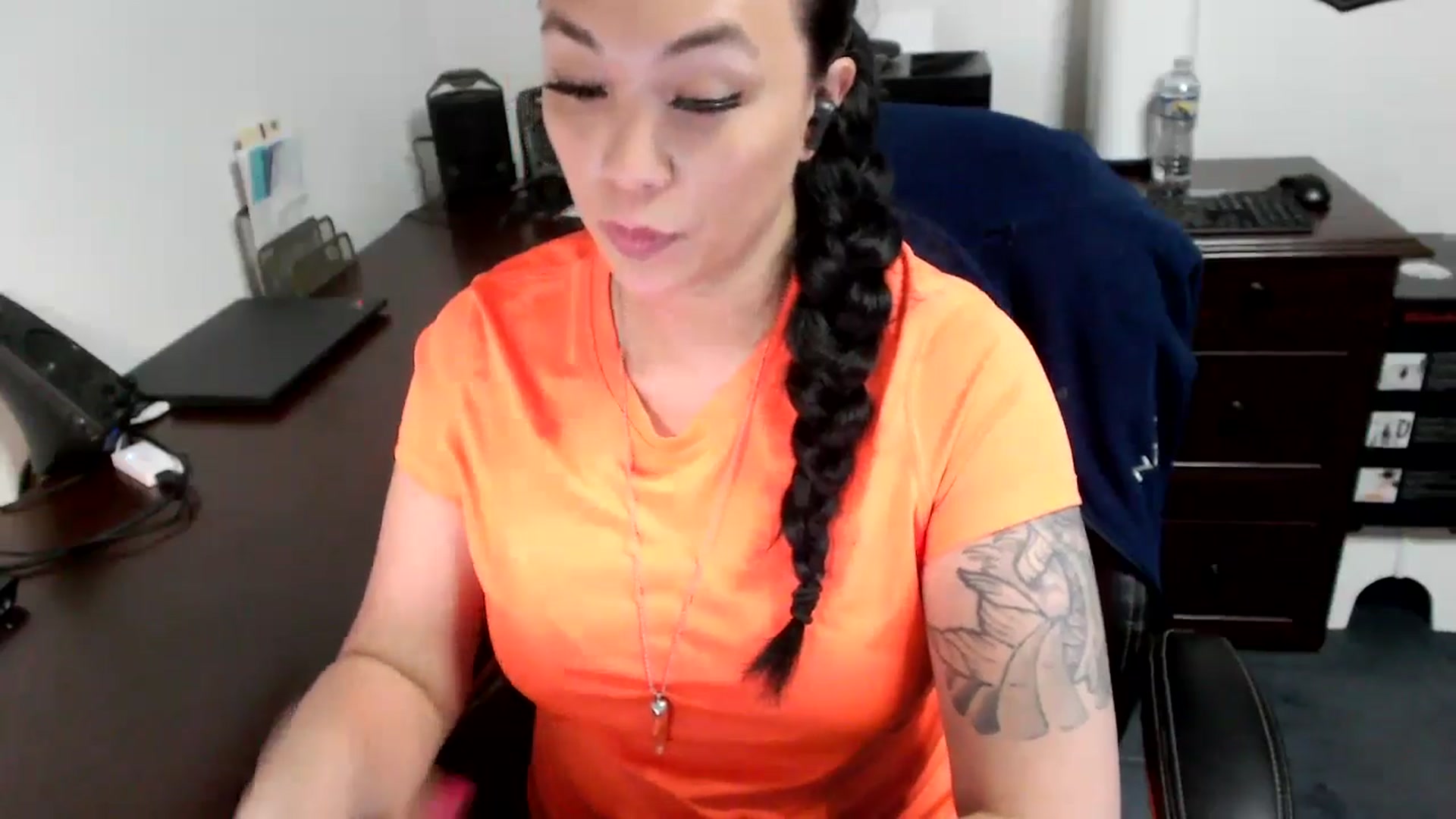 Gallery image thumbnail from MickaylaMoon's myfreecams stream on, 05/06/2024, 19:22 image 10 of 20