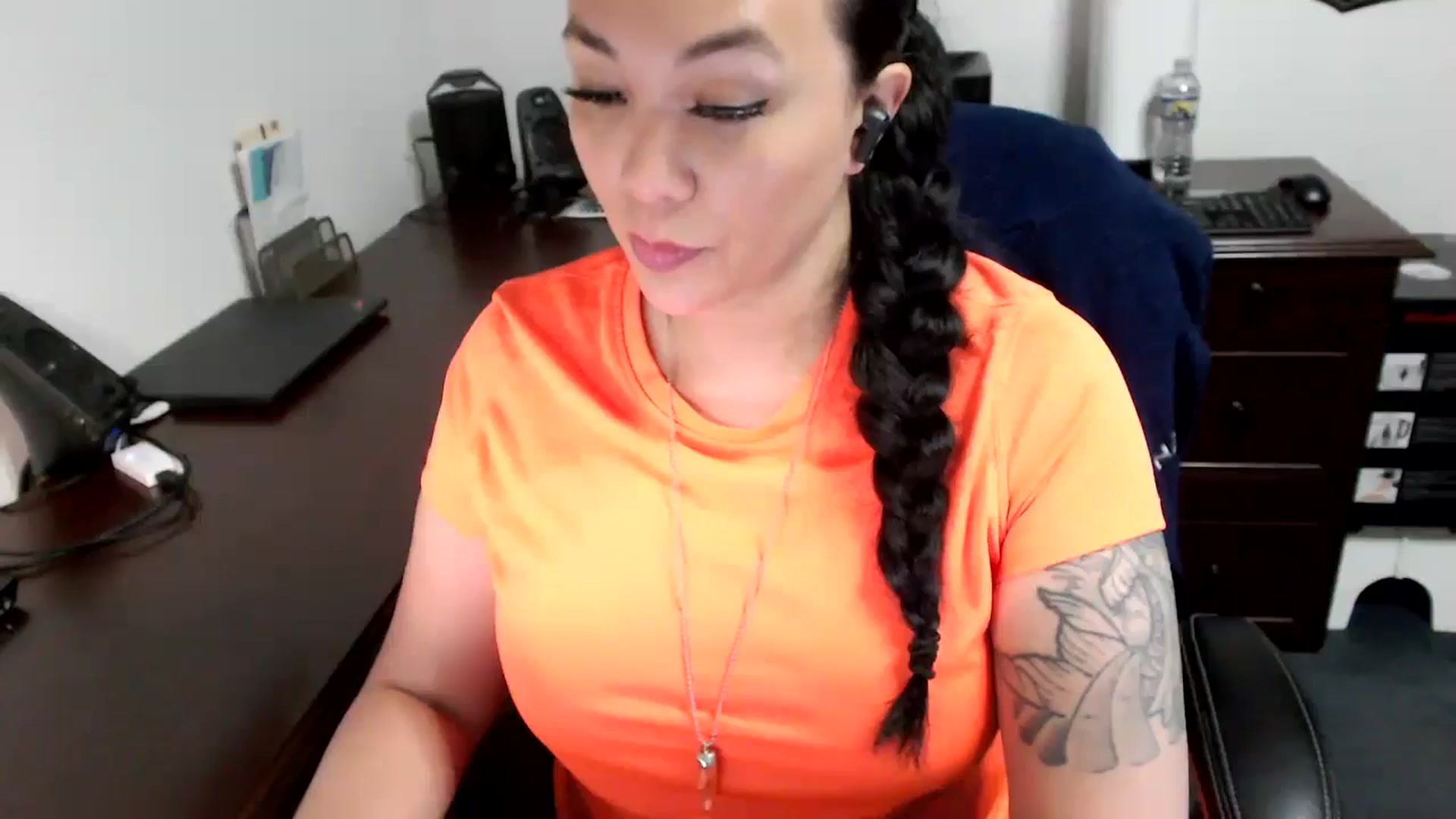 Gallery image thumbnail from MickaylaMoon's myfreecams stream on, 05/06/2024, 19:22 image 18 of 20