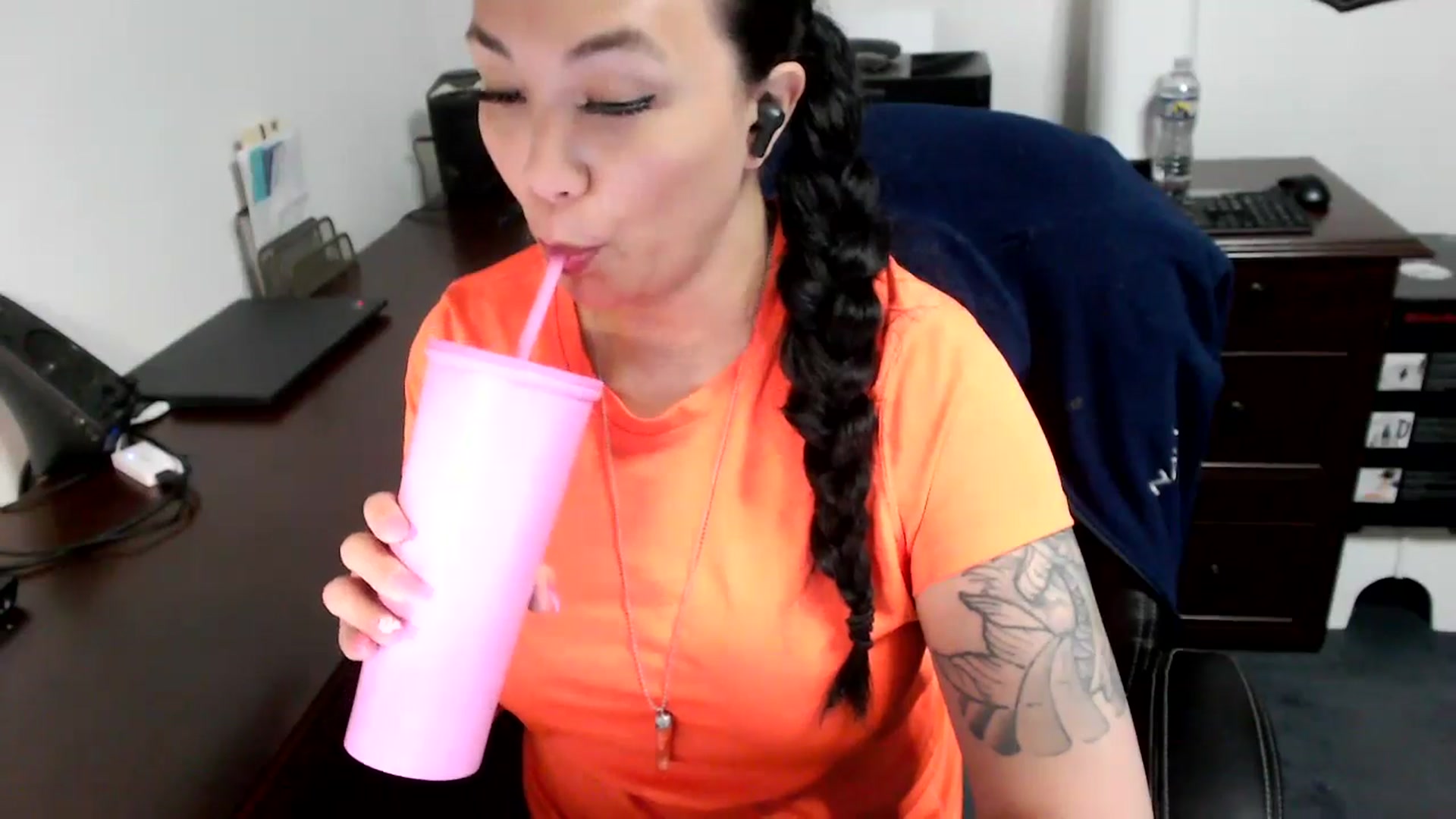 Gallery image thumbnail from MickaylaMoon's myfreecams stream on, 05/06/2024, 19:22 image 12 of 20