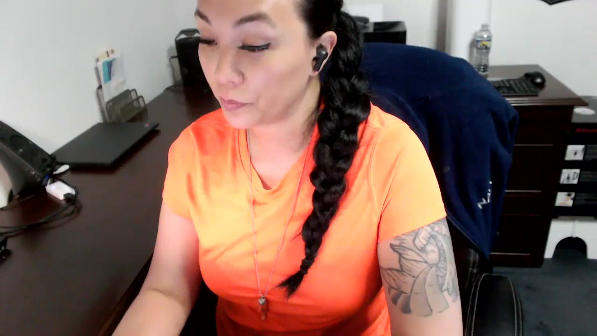Gallery image thumbnail from MickaylaMoon's myfreecams stream on, 05/06/2024, 19:22 image 9 of 20
