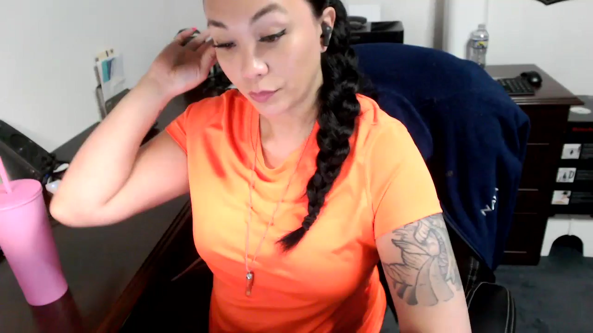 Gallery image thumbnail from MickaylaMoon's myfreecams stream on, 05/06/2024, 19:22 image 16 of 20