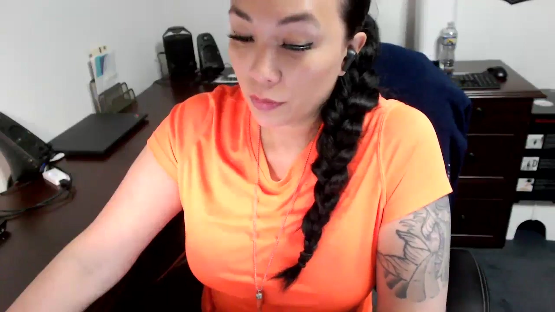 Gallery image thumbnail from MickaylaMoon's myfreecams stream on, 05/06/2024, 19:22 image 17 of 20