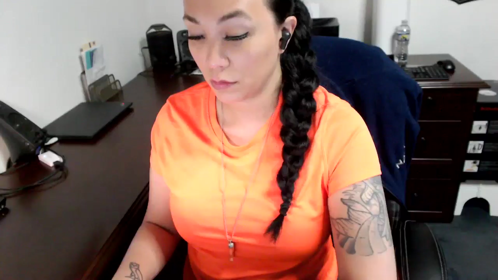 Gallery image thumbnail from MickaylaMoon's myfreecams stream on, 05/06/2024, 19:22 image 20 of 20
