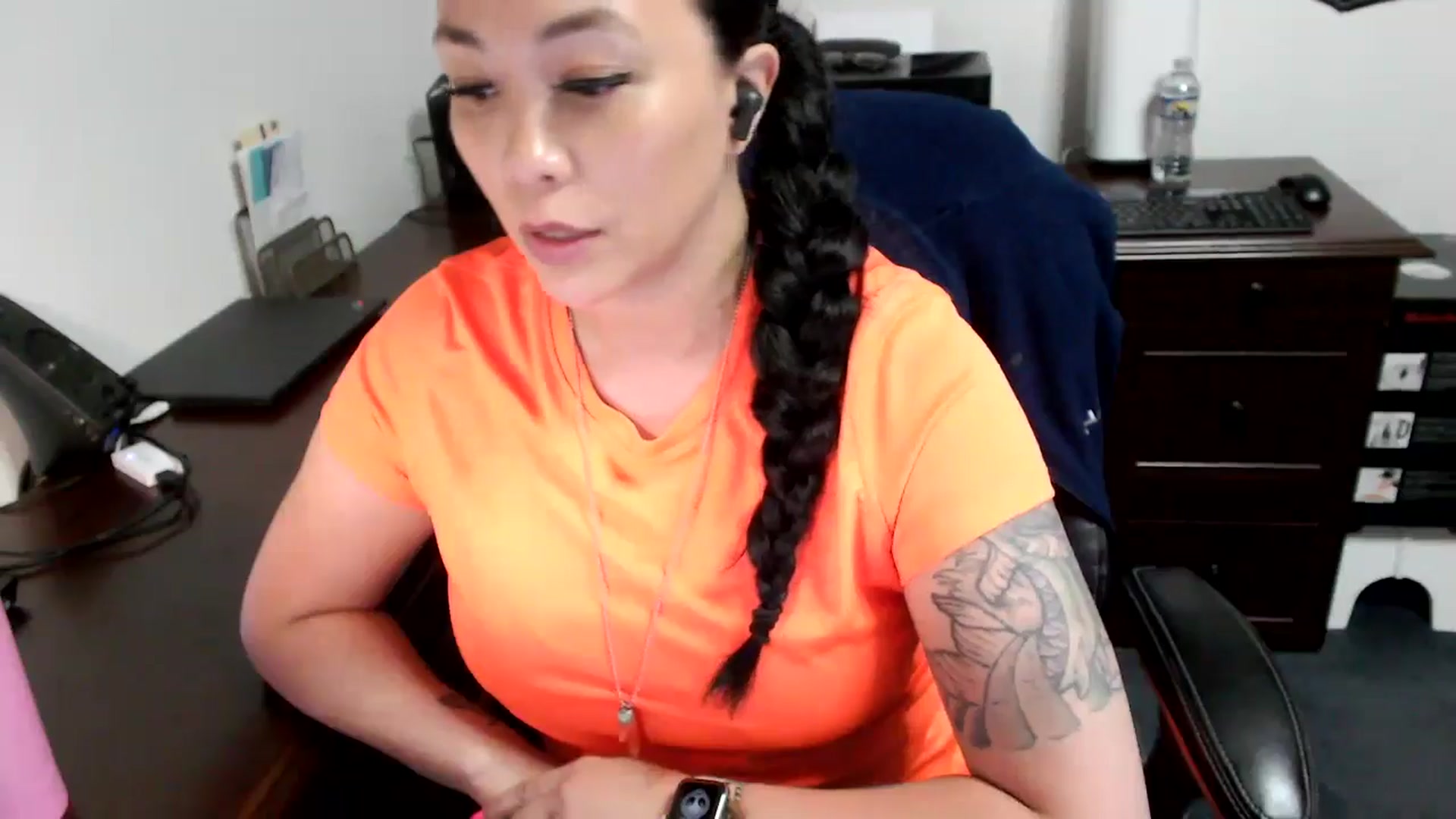 Gallery image thumbnail from MickaylaMoon's myfreecams stream on, 05/06/2024, 19:22 image 2 of 20