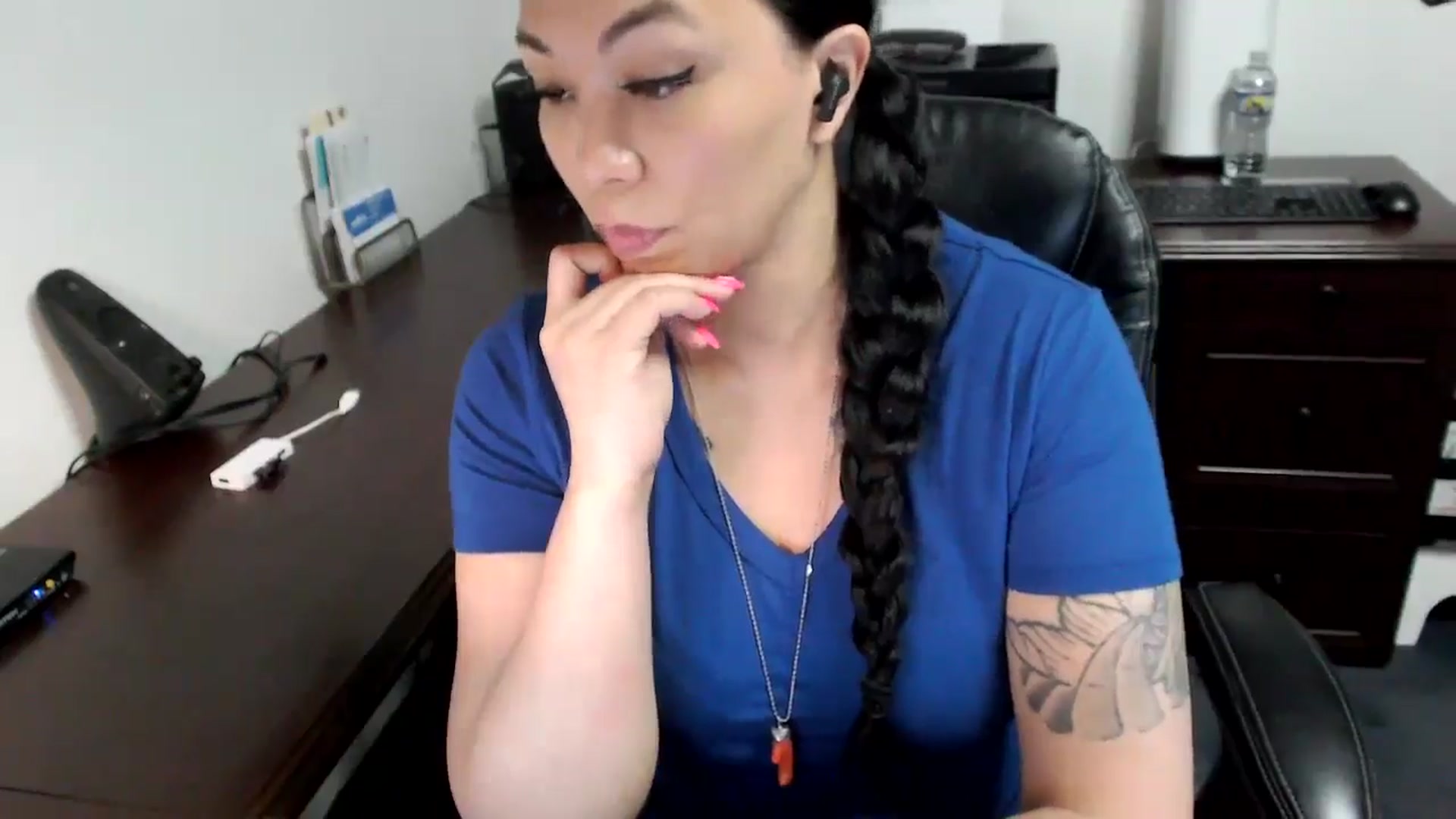 Gallery image thumbnail from MickaylaMoon's myfreecams stream on, 05/07/2024, 16:23 image 7 of 20