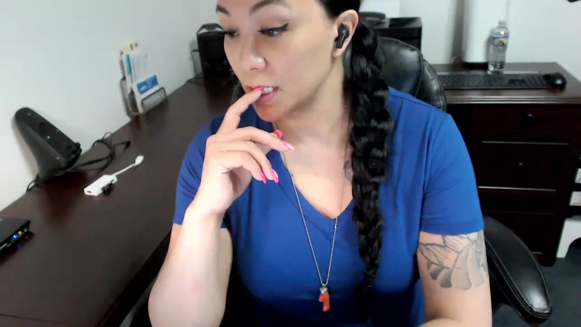 Gallery image thumbnail from MickaylaMoon's myfreecams stream on, 05/07/2024, 16:23 image 5 of 20