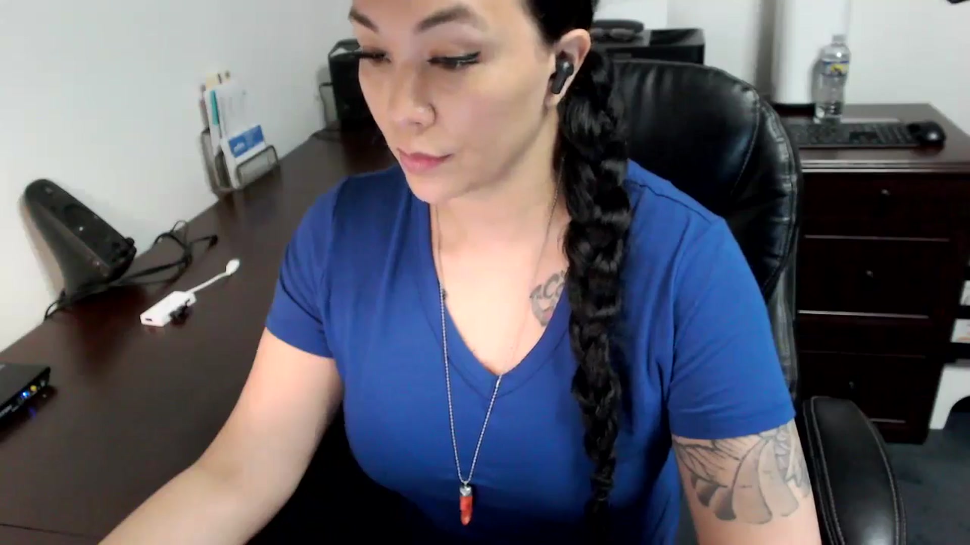 Gallery image thumbnail from MickaylaMoon's myfreecams stream on, 05/07/2024, 16:23 image 9 of 20