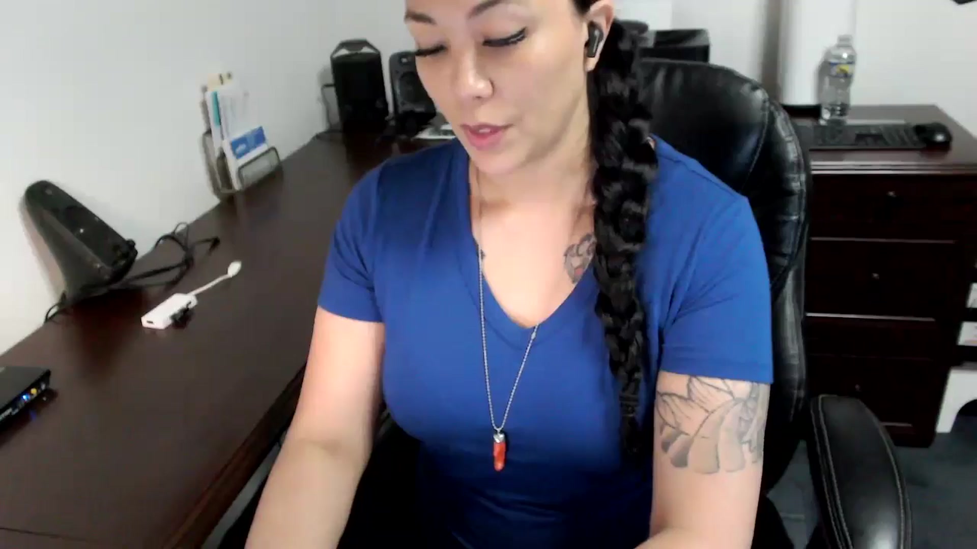 Gallery image thumbnail from MickaylaMoon's myfreecams stream on, 05/07/2024, 16:23 image 6 of 20