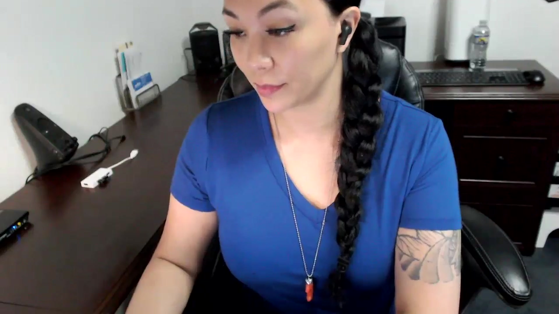 Gallery image thumbnail from MickaylaMoon's myfreecams stream on, 05/07/2024, 16:23 image 3 of 20