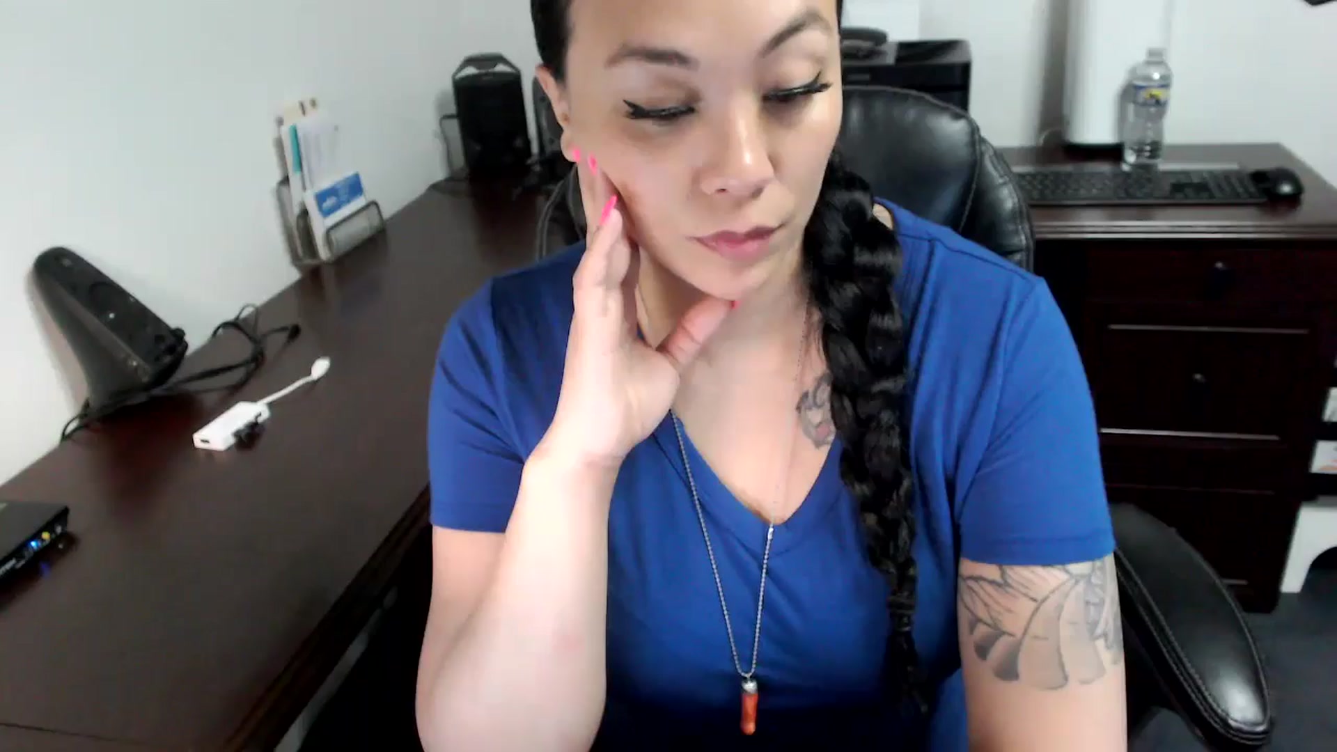 Gallery image thumbnail from MickaylaMoon's myfreecams stream on, 05/07/2024, 16:23 image 1 of 20