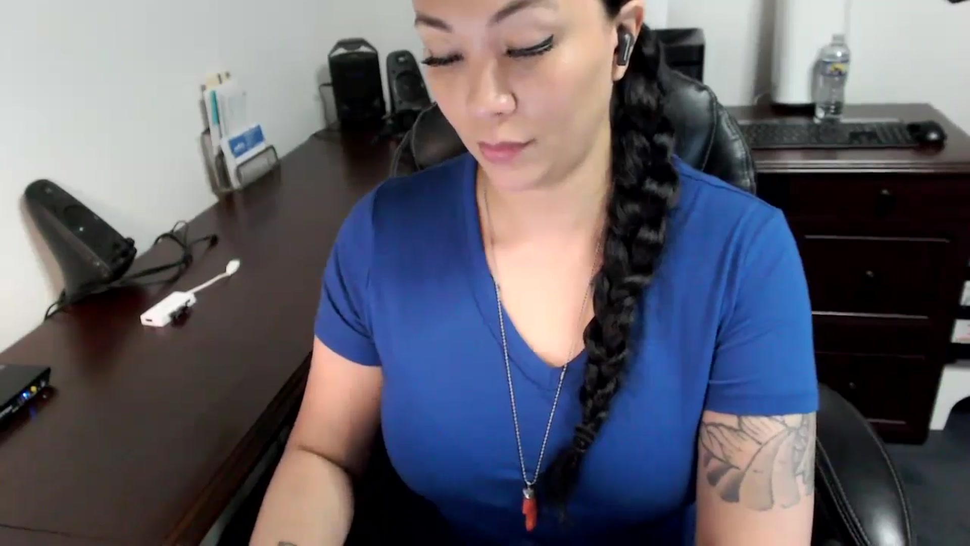 Gallery image thumbnail from MickaylaMoon's myfreecams stream on, 05/07/2024, 16:23 image 14 of 20
