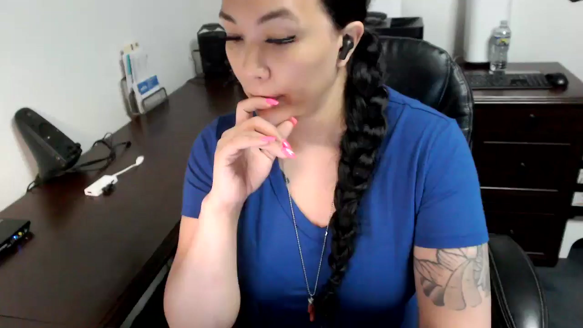 Gallery image thumbnail from MickaylaMoon's myfreecams stream on, 05/07/2024, 16:23 image 8 of 20