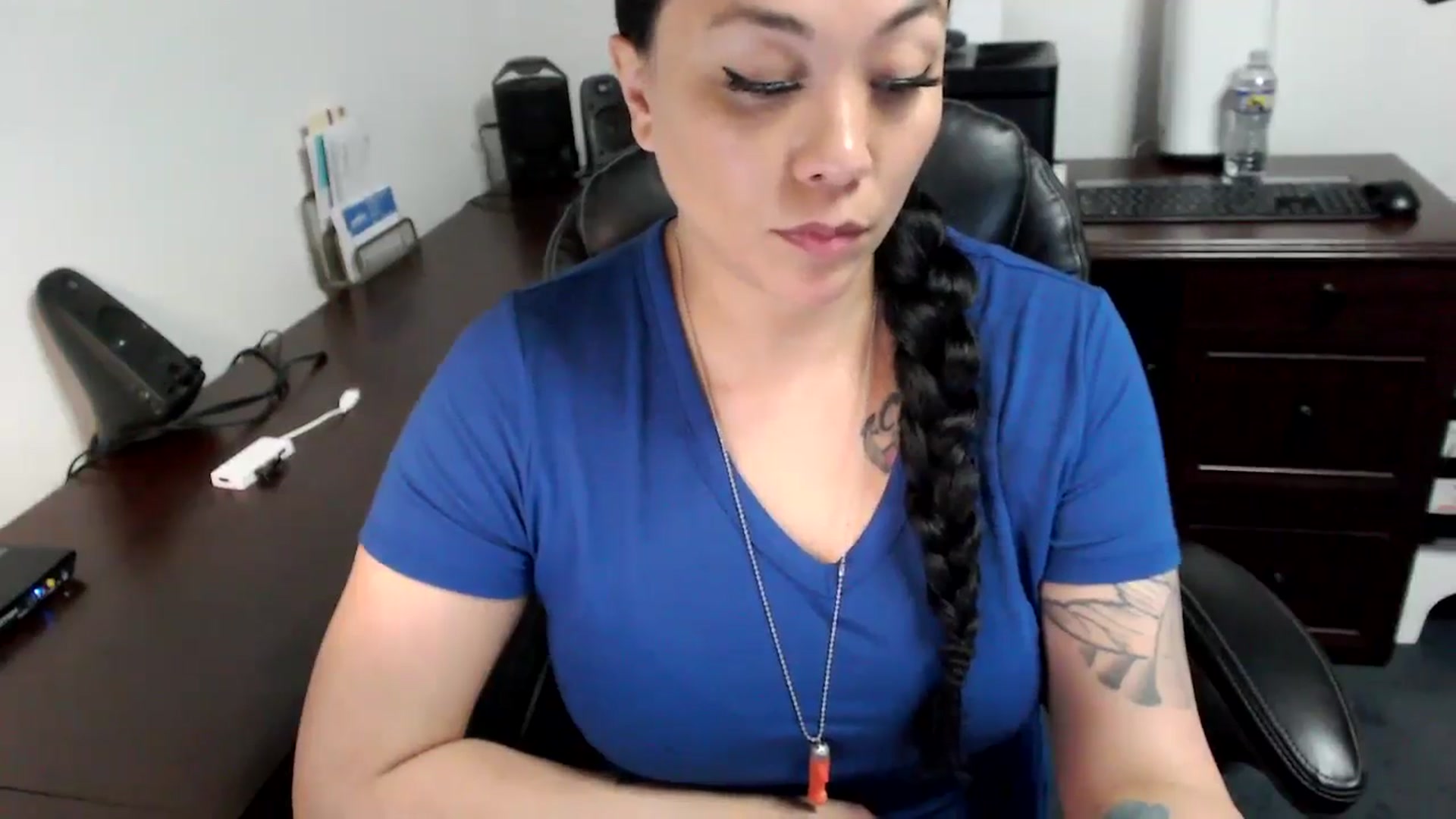 Gallery image thumbnail from MickaylaMoon's myfreecams stream on, 05/07/2024, 16:23 image 17 of 20