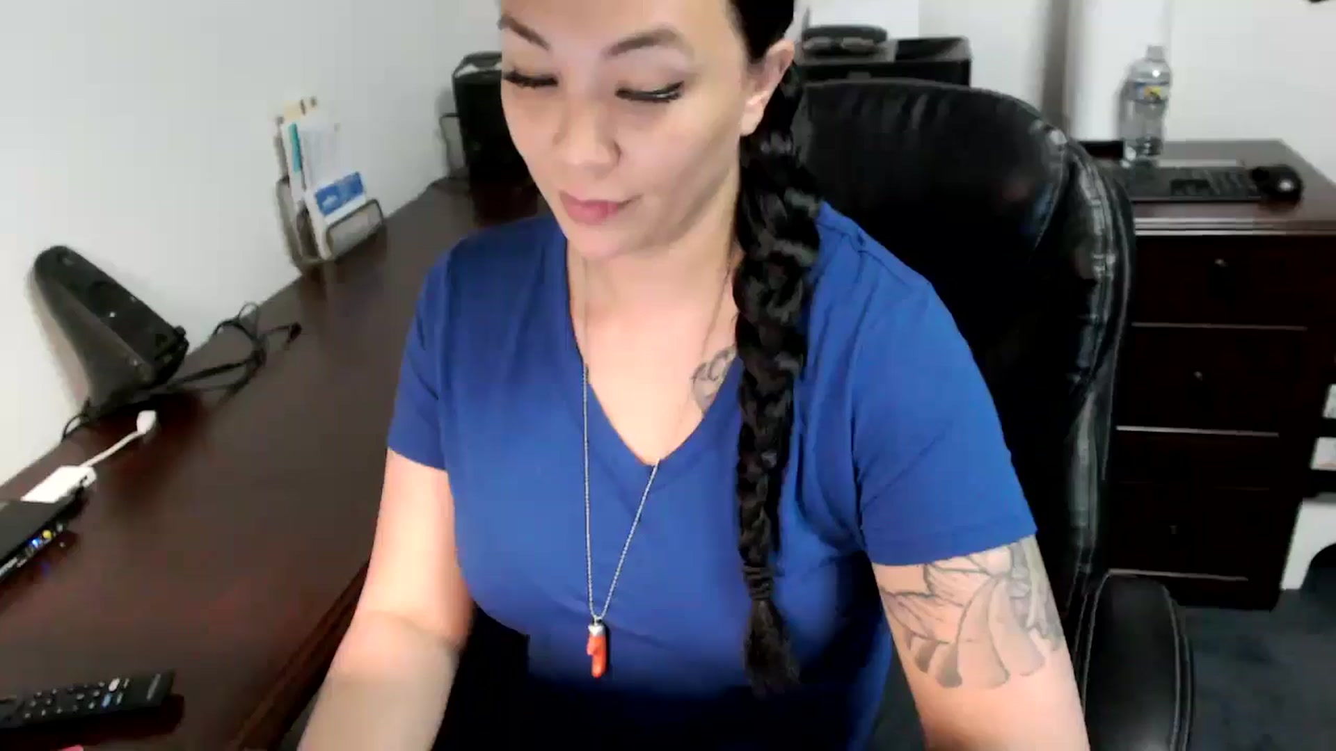 Gallery image thumbnail from MickaylaMoon's myfreecams stream on, 05/07/2024, 17:04 image 6 of 20