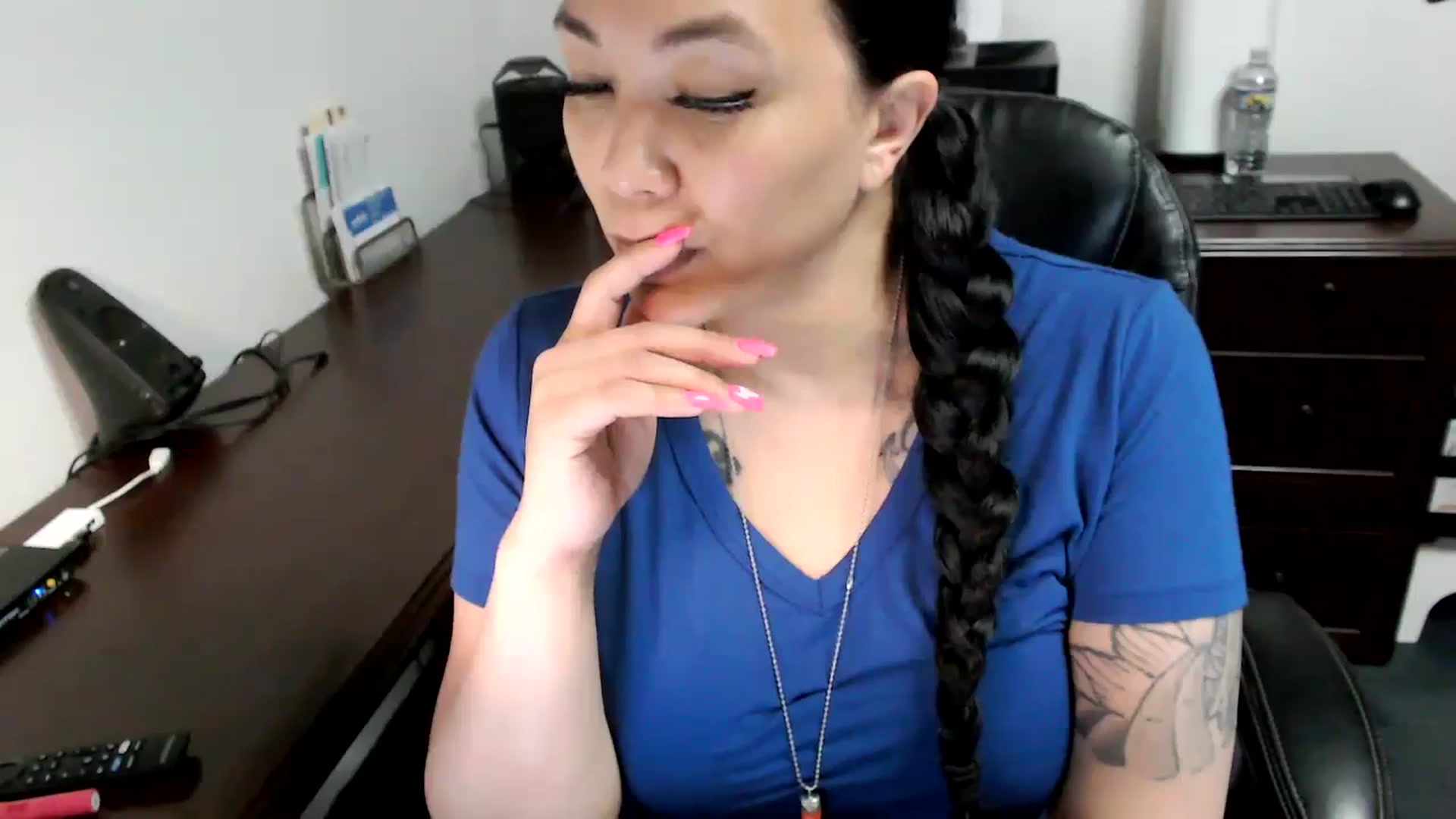 Gallery image thumbnail from MickaylaMoon's myfreecams stream on, 05/07/2024, 17:04 image 11 of 20