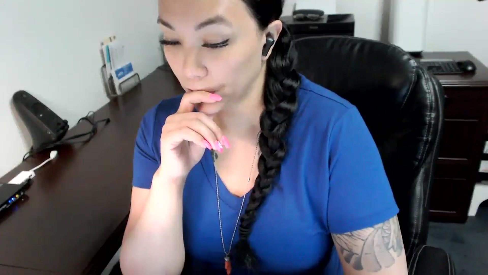 Gallery image thumbnail from MickaylaMoon's myfreecams stream on, 05/07/2024, 17:46 image 6 of 20