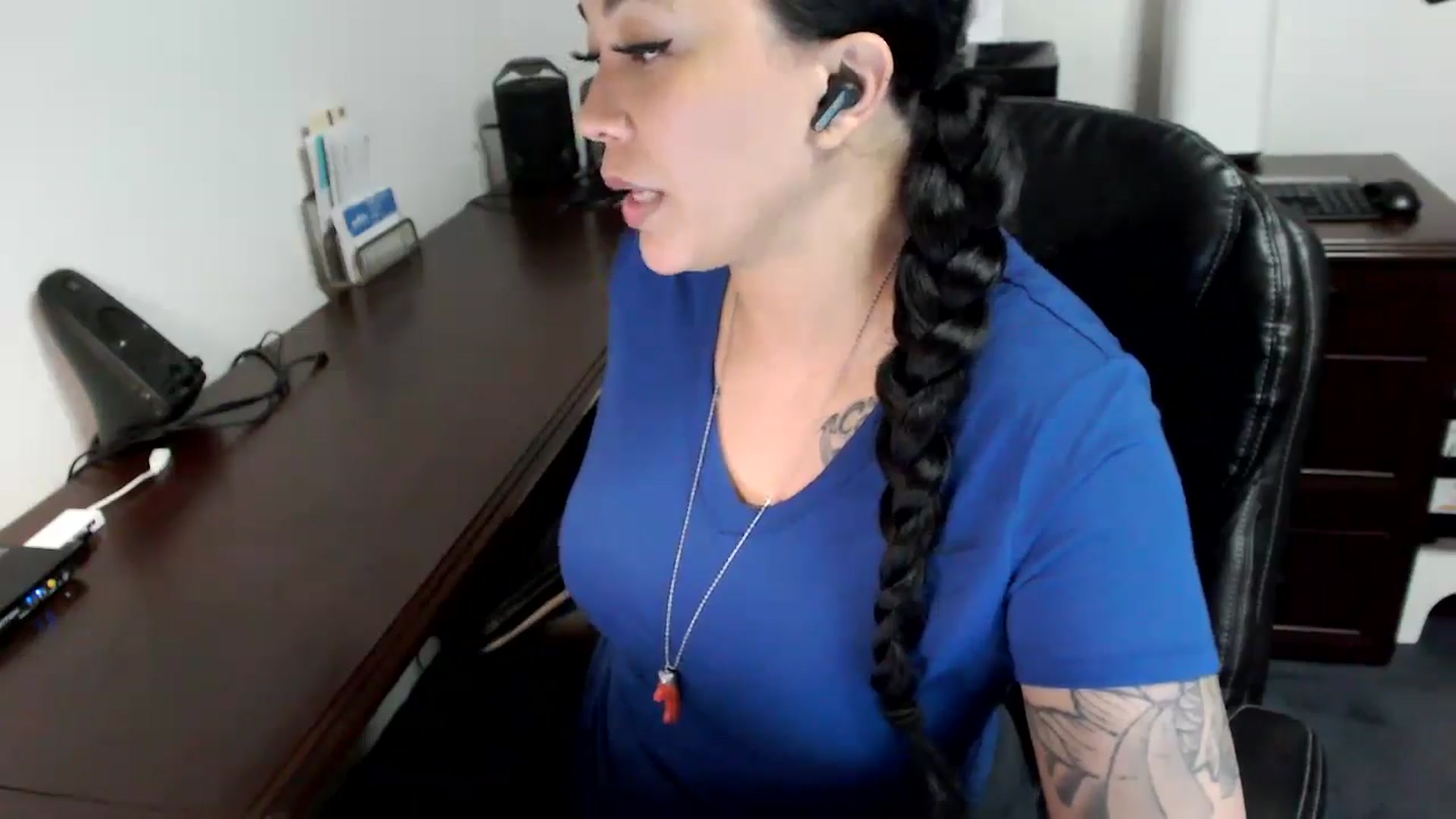 Gallery image thumbnail from MickaylaMoon's myfreecams stream on, 05/07/2024, 17:46 image 5 of 20