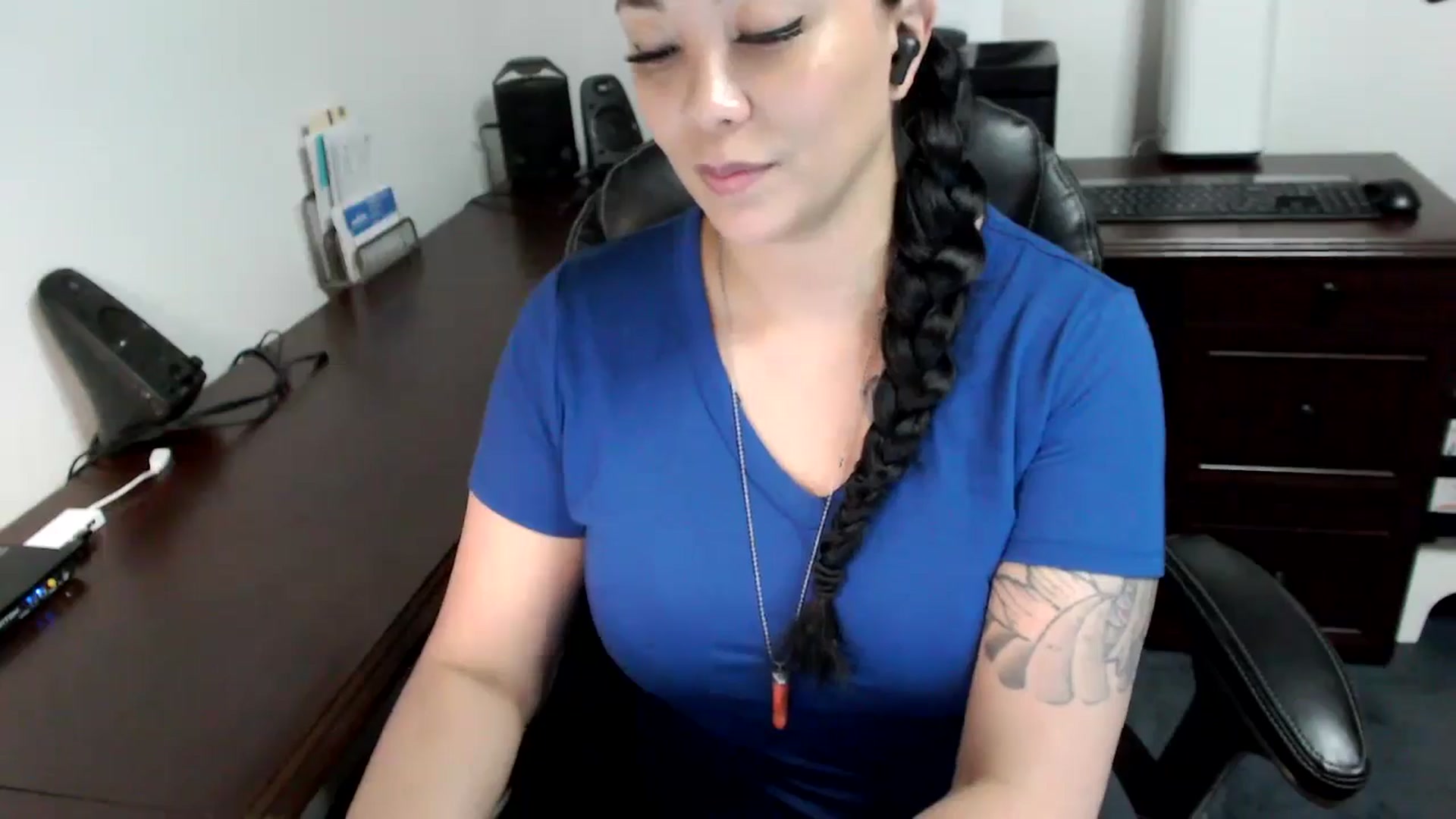 Gallery image thumbnail from MickaylaMoon's myfreecams stream on, 05/07/2024, 17:46 image 12 of 20