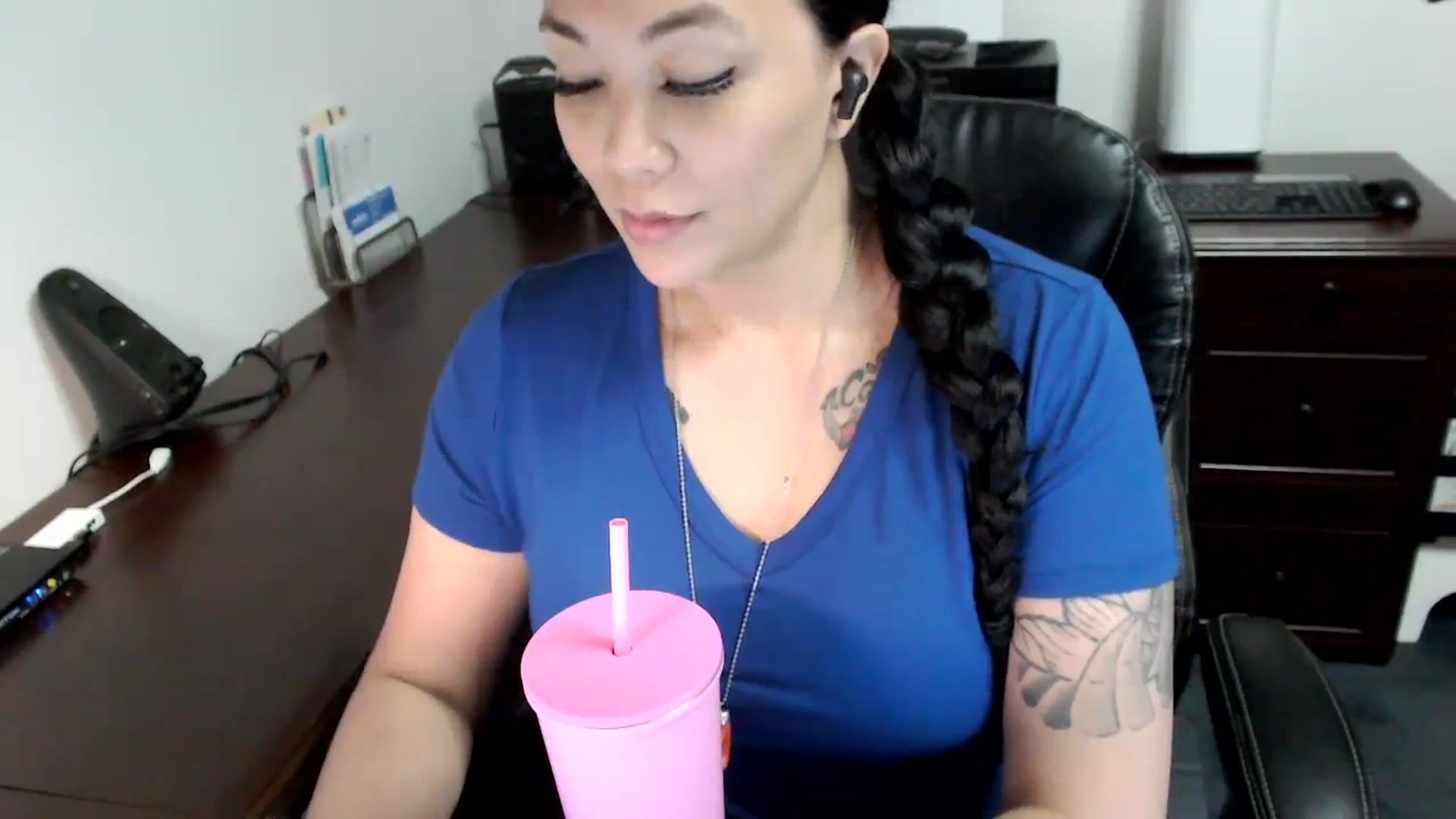 Gallery image thumbnail from MickaylaMoon's myfreecams stream on, 05/07/2024, 17:46 image 19 of 20