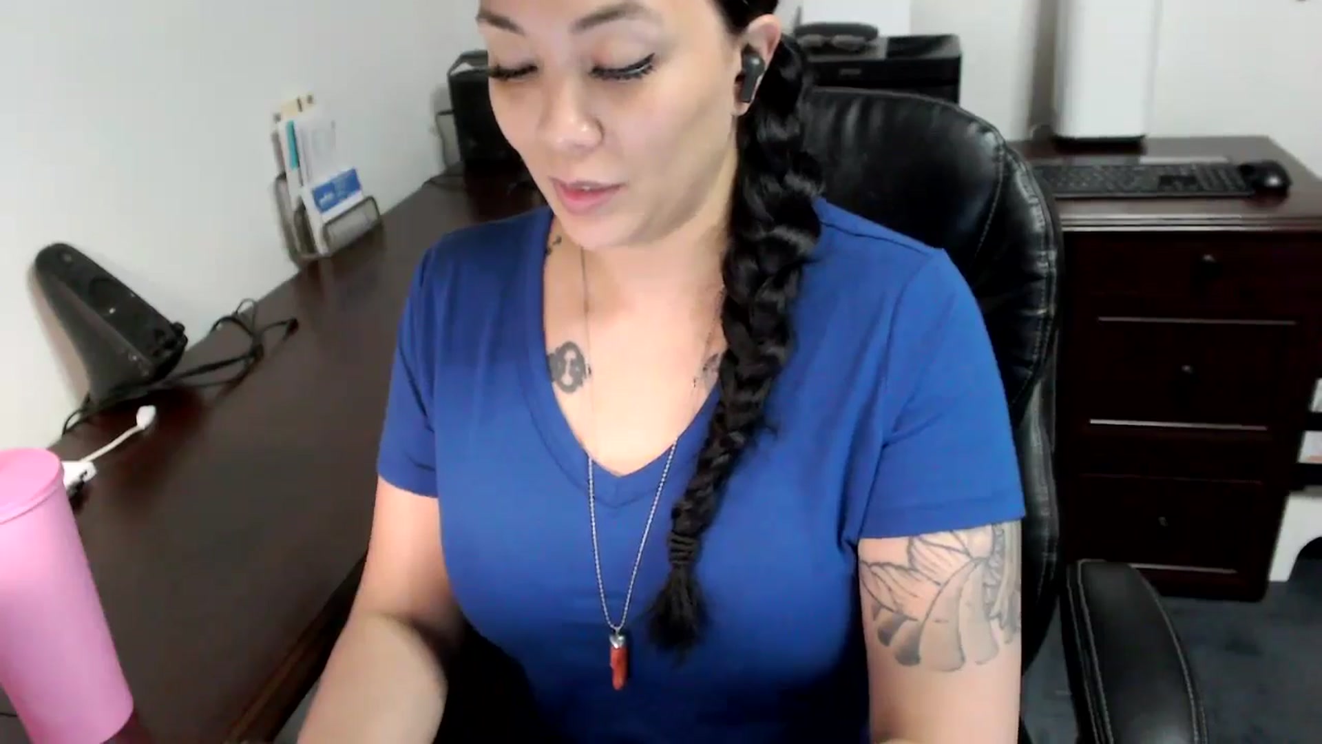 Gallery image thumbnail from MickaylaMoon's myfreecams stream on, 05/07/2024, 20:51 image 12 of 20