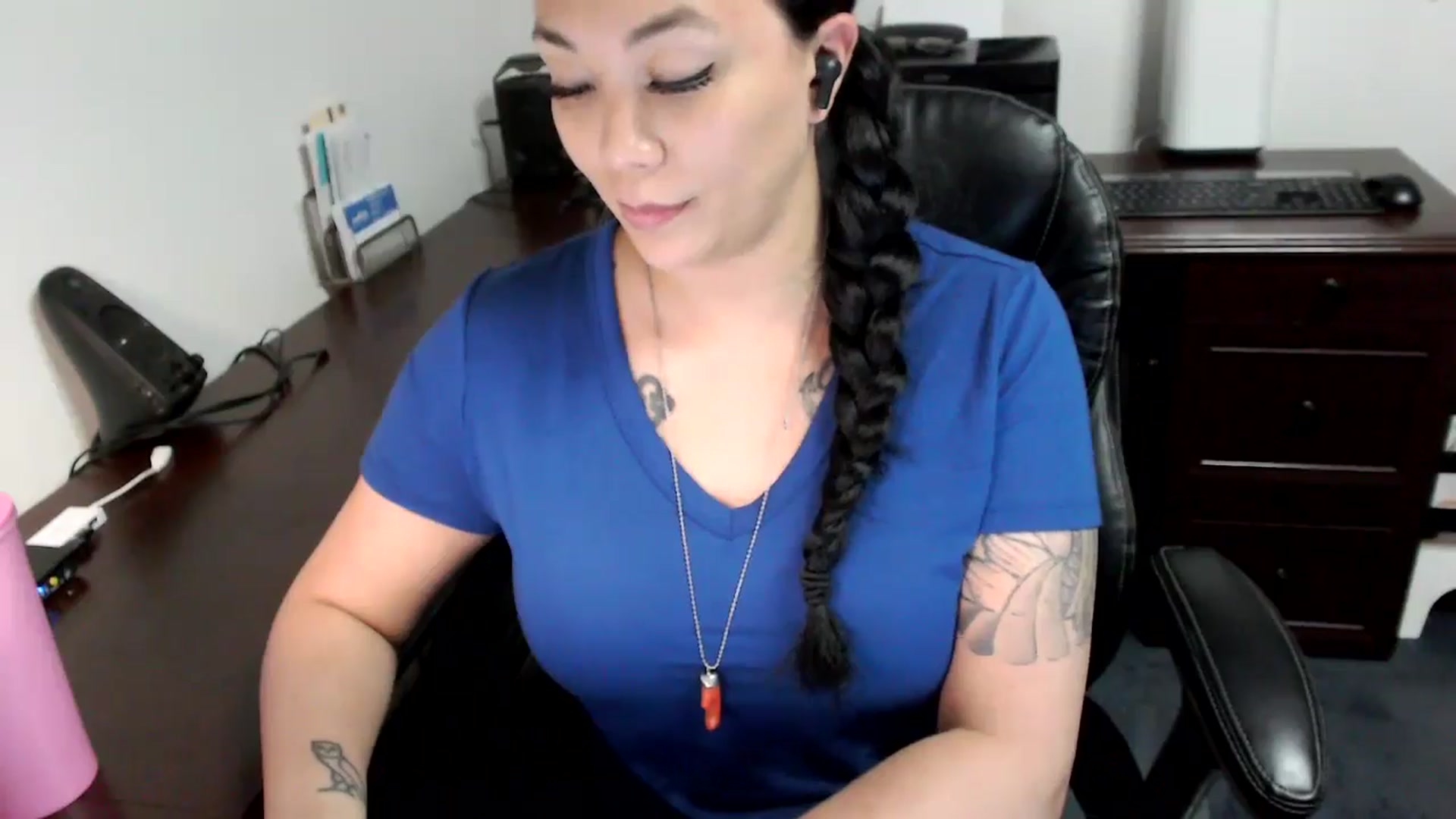 Gallery image thumbnail from MickaylaMoon's myfreecams stream on, 05/07/2024, 20:51 image 19 of 20