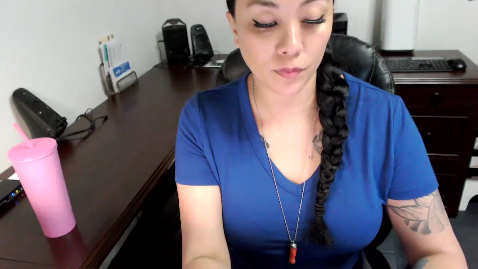 Gallery image thumbnail from MickaylaMoon's myfreecams stream on, 05/07/2024, 20:51 image 1 of 20