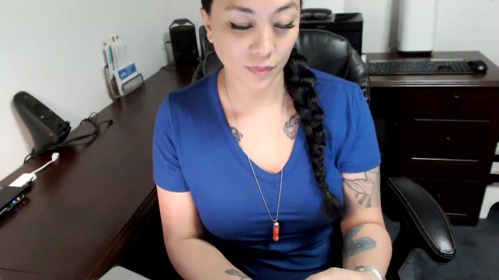 Gallery image thumbnail from MickaylaMoon's myfreecams stream on, 05/07/2024, 20:51 image 15 of 20