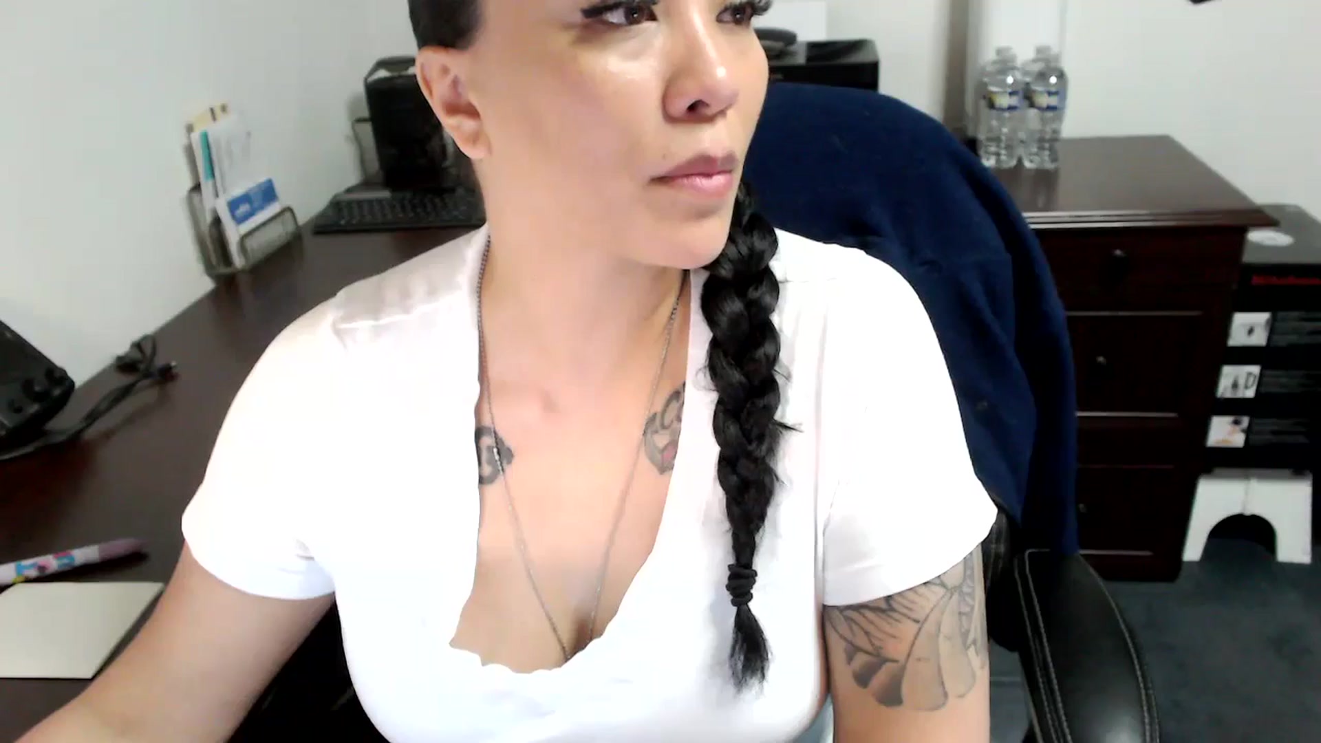 Gallery image thumbnail from MickaylaMoon's myfreecams stream on, 05/08/2024, 15:01 image 8 of 20