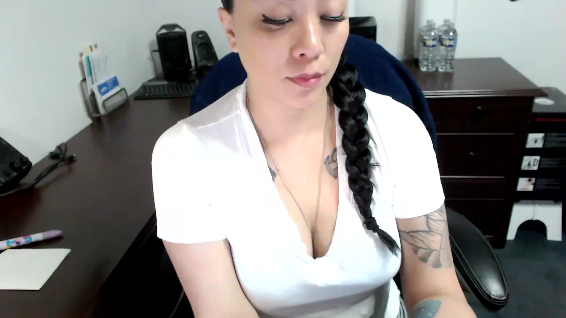 Gallery image thumbnail from MickaylaMoon's myfreecams stream on, 05/08/2024, 15:01 image 1 of 20