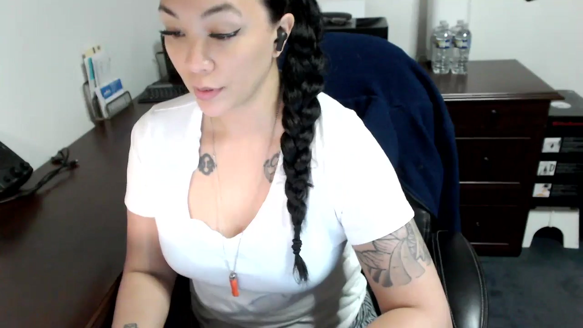 Gallery image thumbnail from MickaylaMoon's myfreecams stream on, 05/08/2024, 15:37 image 12 of 20