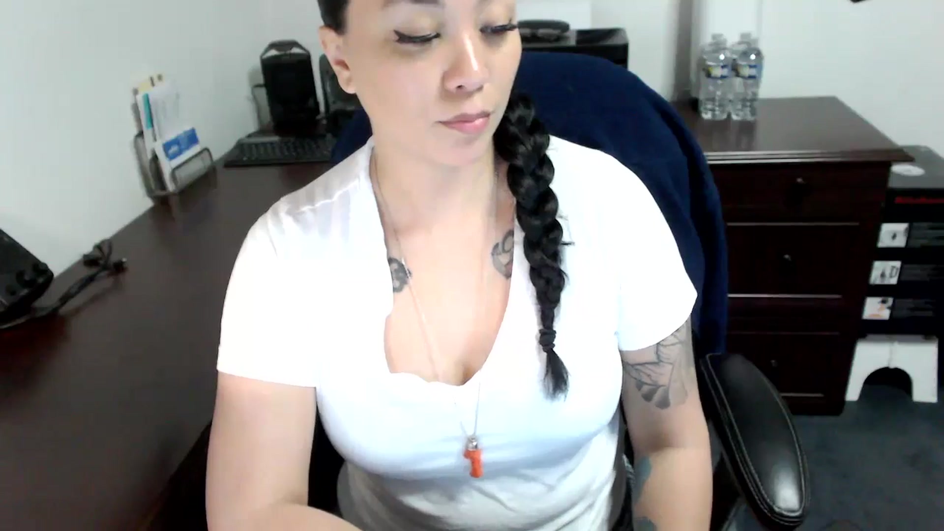 Gallery image thumbnail from MickaylaMoon's myfreecams stream on, 05/08/2024, 15:37 image 14 of 20