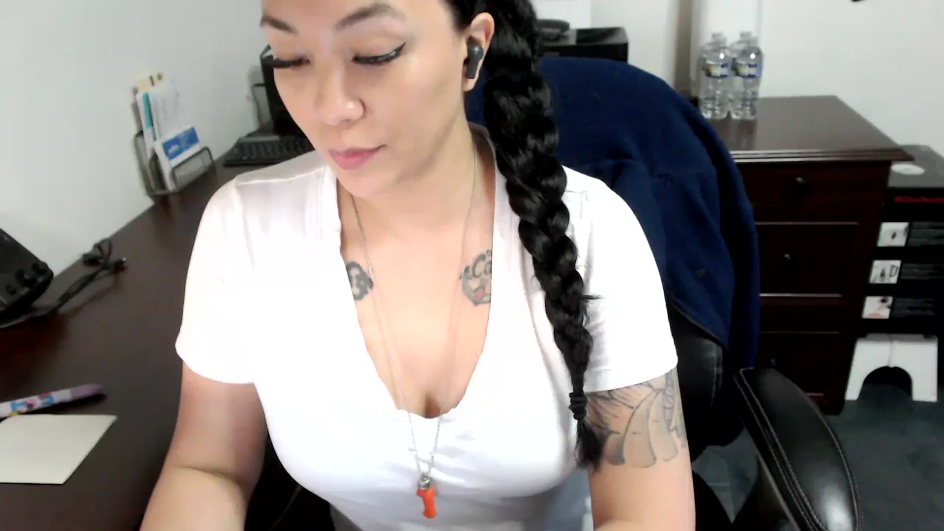 Gallery image thumbnail from MickaylaMoon's myfreecams stream on, 05/08/2024, 15:37 image 1 of 20