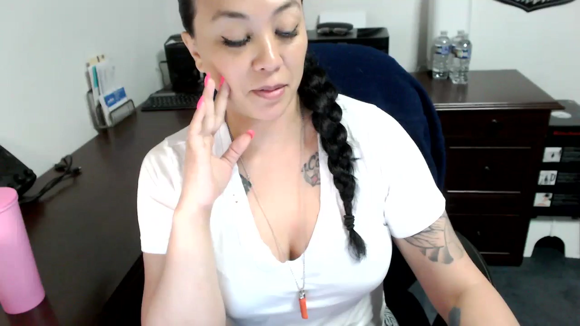 Gallery image thumbnail from MickaylaMoon's myfreecams stream on, 05/08/2024, 16:19 image 12 of 20