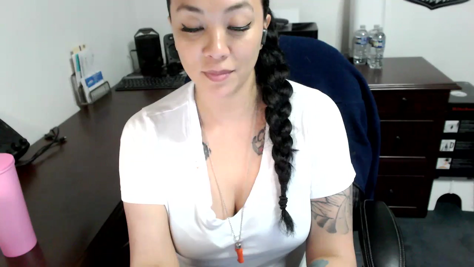 Gallery image thumbnail from MickaylaMoon's myfreecams stream on, 05/08/2024, 16:19 image 8 of 20
