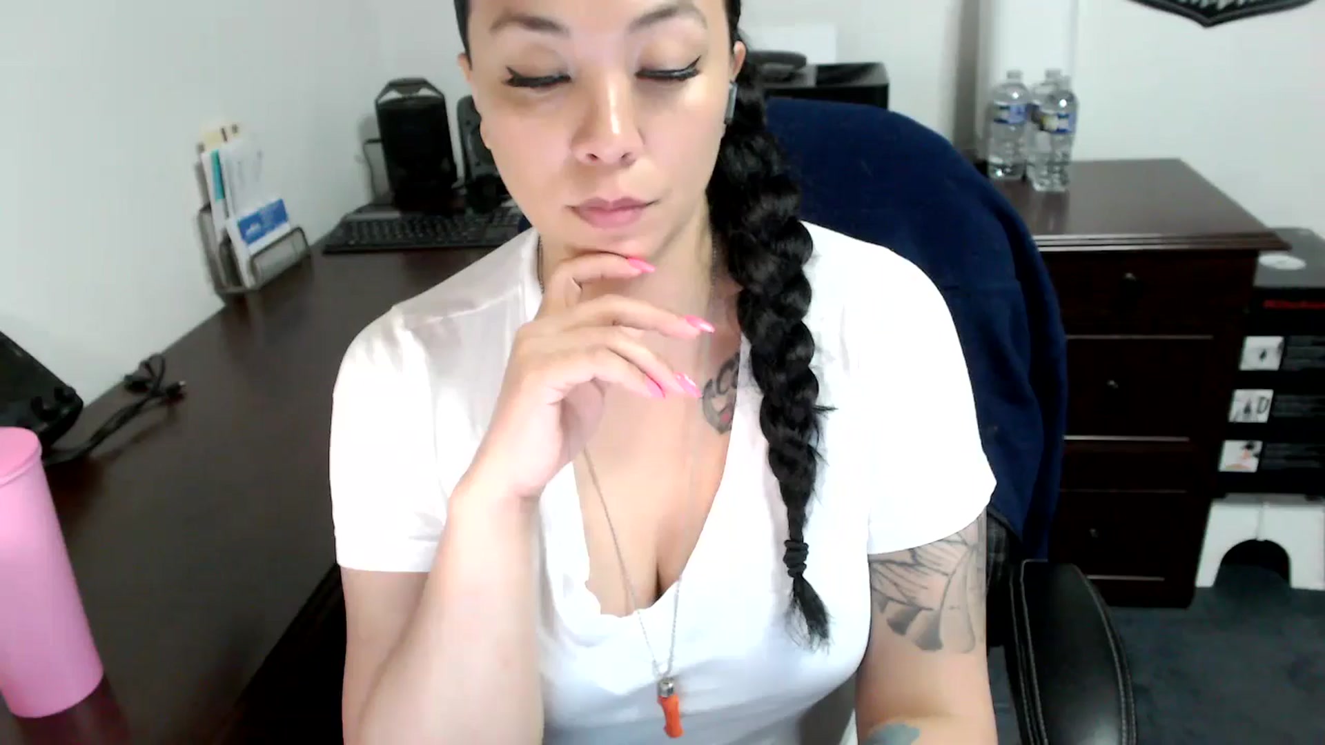 Gallery image thumbnail from MickaylaMoon's myfreecams stream on, 05/08/2024, 16:19 image 7 of 20