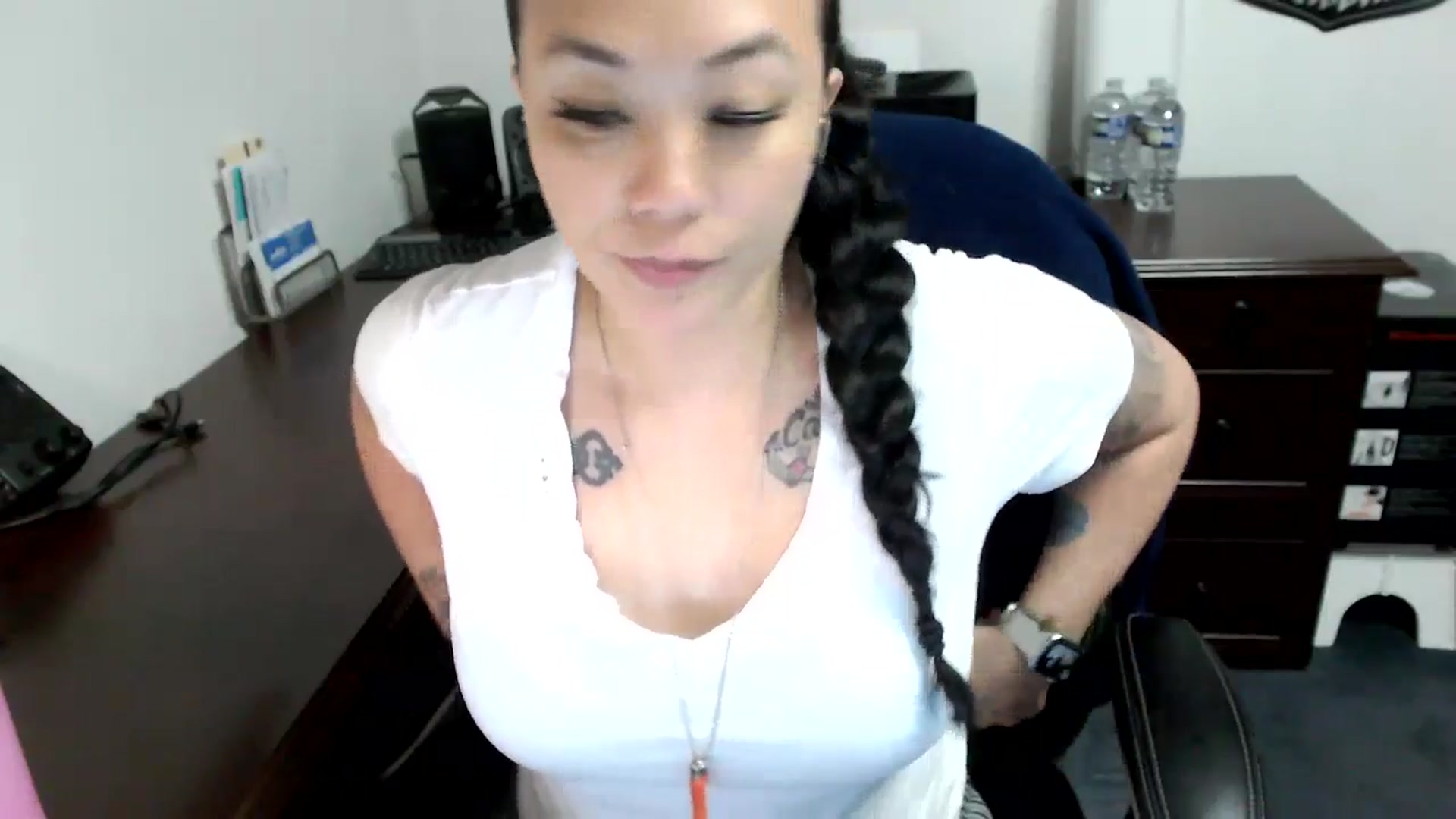 Gallery image thumbnail from MickaylaMoon's myfreecams stream on, 05/08/2024, 16:19 image 2 of 20