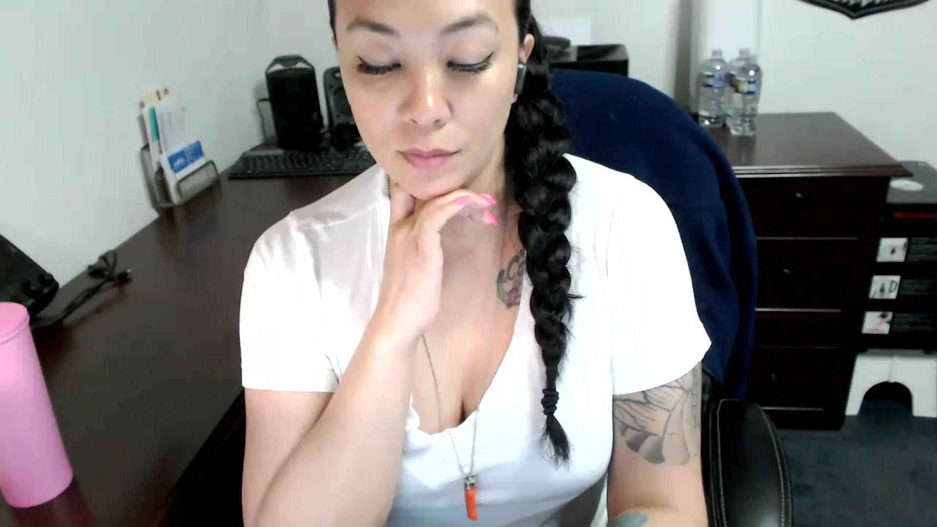 Gallery image thumbnail from MickaylaMoon's myfreecams stream on, 05/08/2024, 16:19 image 11 of 20