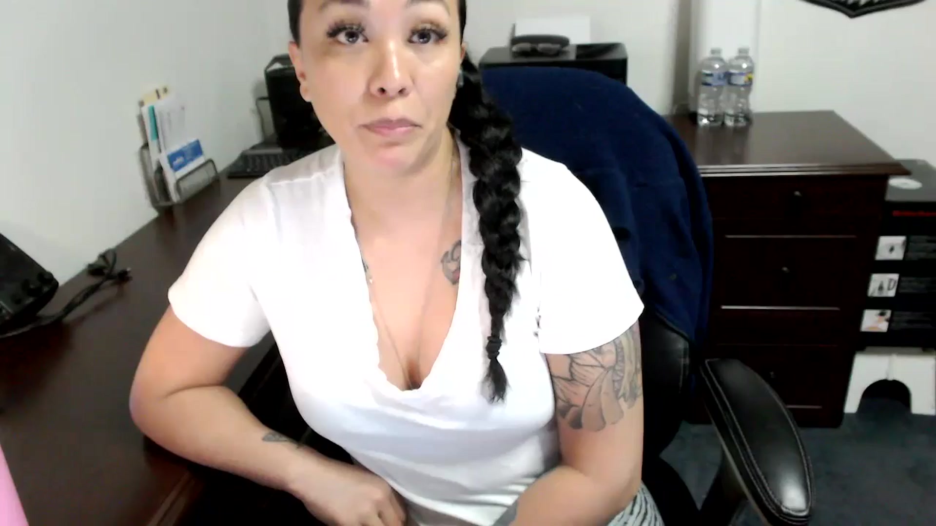 Gallery image thumbnail from MickaylaMoon's myfreecams stream on, 05/08/2024, 16:54 image 17 of 20