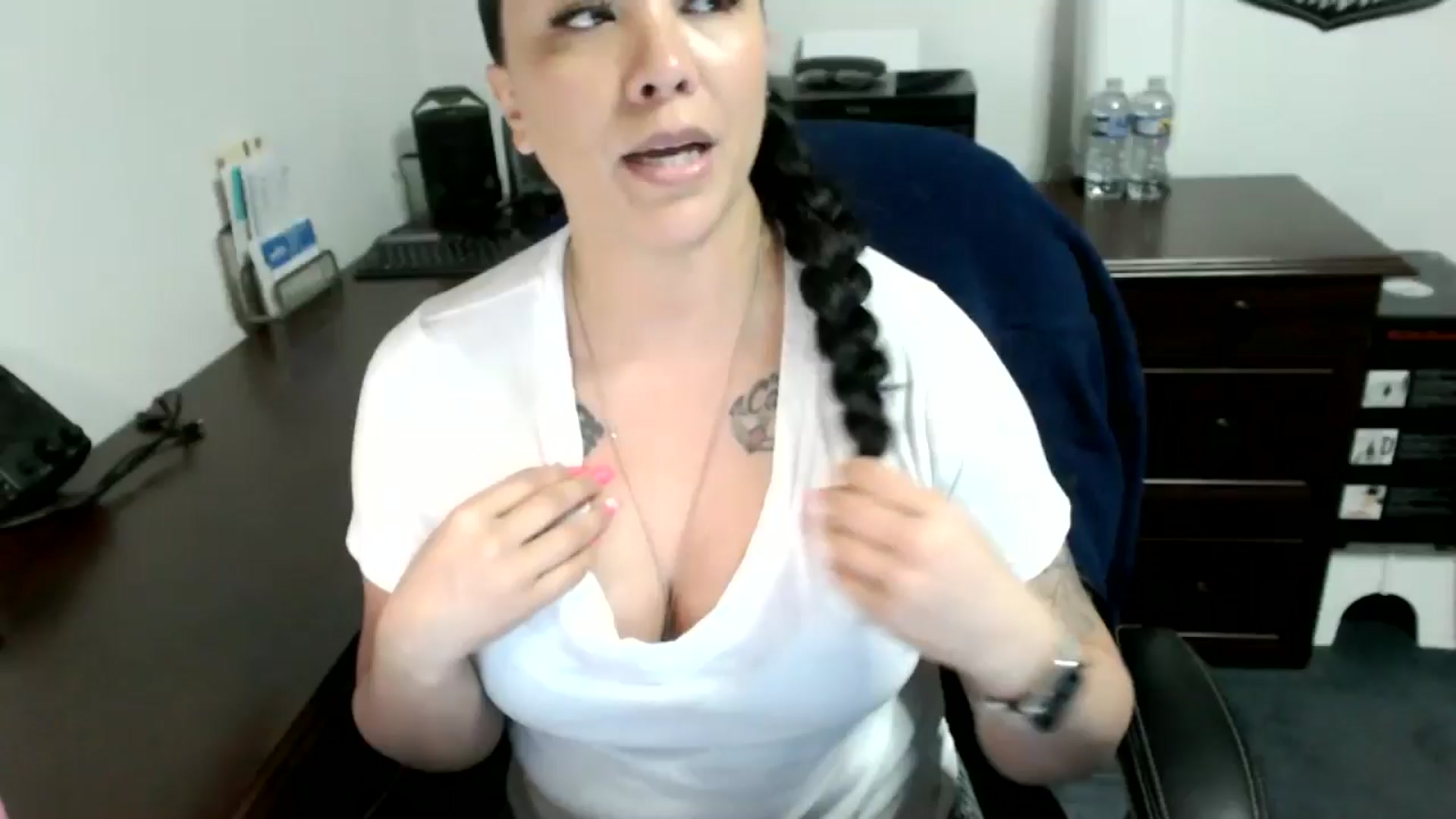 Gallery image thumbnail from MickaylaMoon's myfreecams stream on, 05/08/2024, 16:54 image 1 of 20