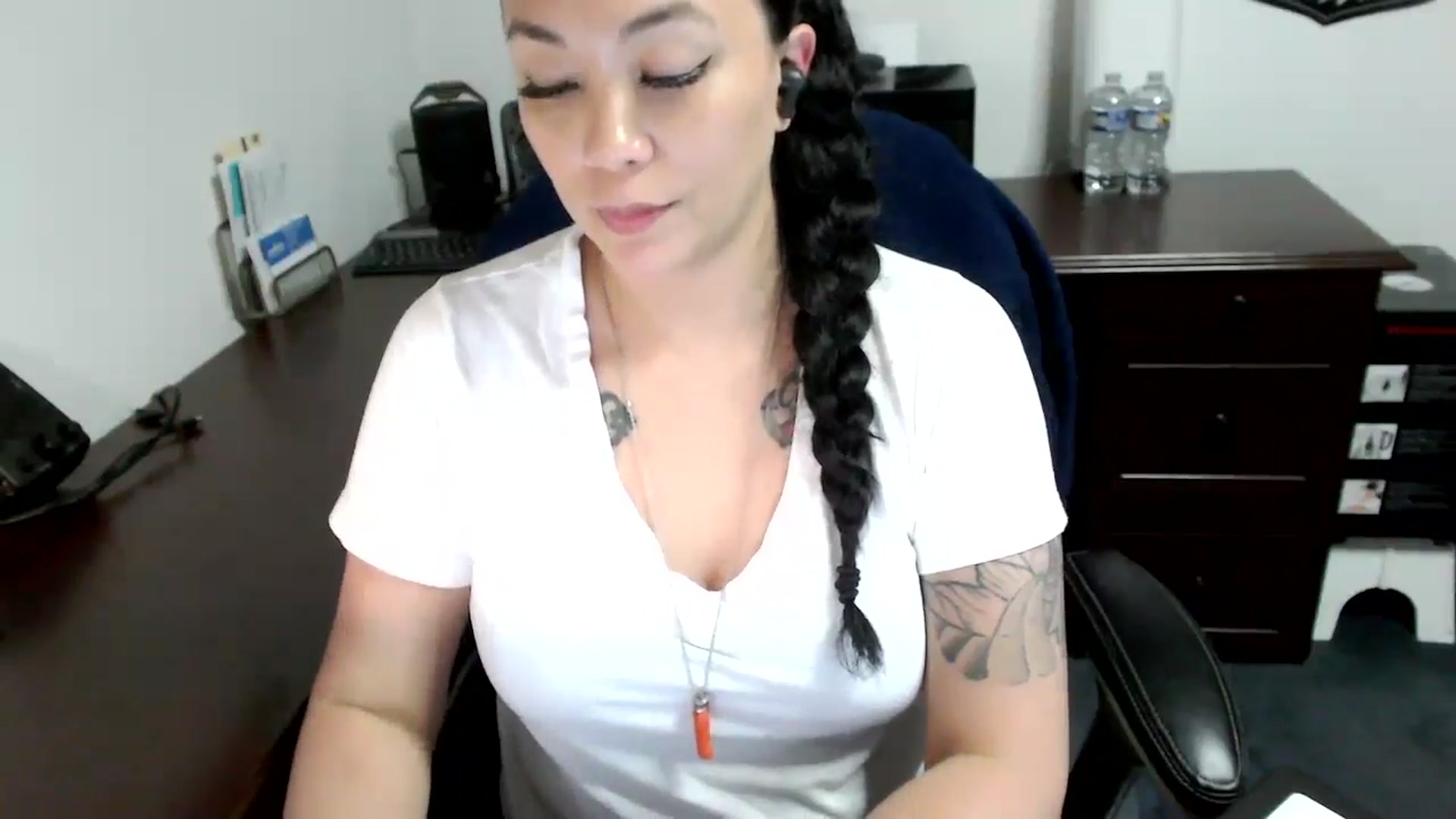 Gallery image thumbnail from MickaylaMoon's myfreecams stream on, 05/08/2024, 19:20 image 19 of 20