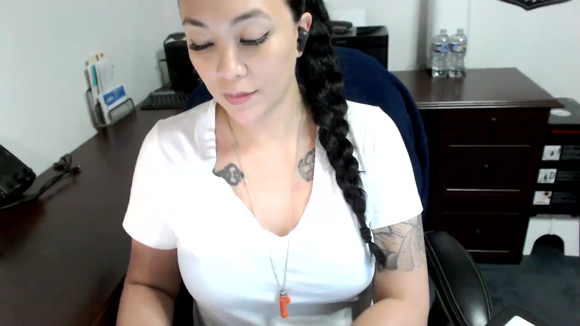 Gallery image thumbnail from MickaylaMoon's myfreecams stream on, 05/08/2024, 19:20 image 17 of 20