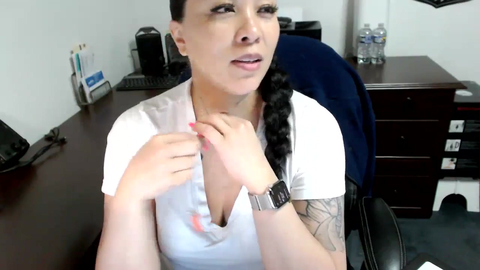 Gallery image thumbnail from MickaylaMoon's myfreecams stream on, 05/08/2024, 19:20 image 18 of 20